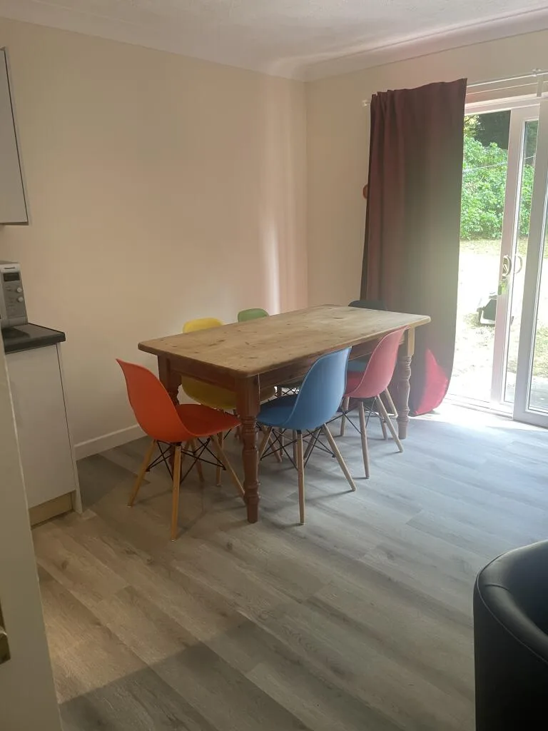 5 bedroom semi-detached house for rent