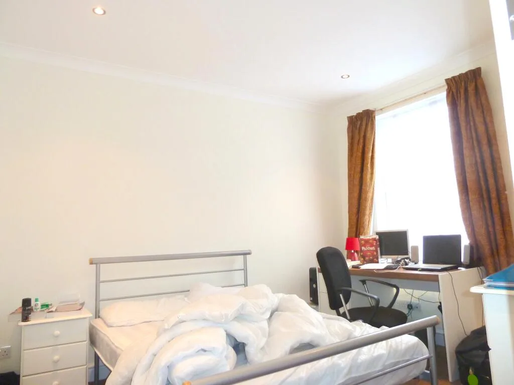 5 bedroom terraced house for rent