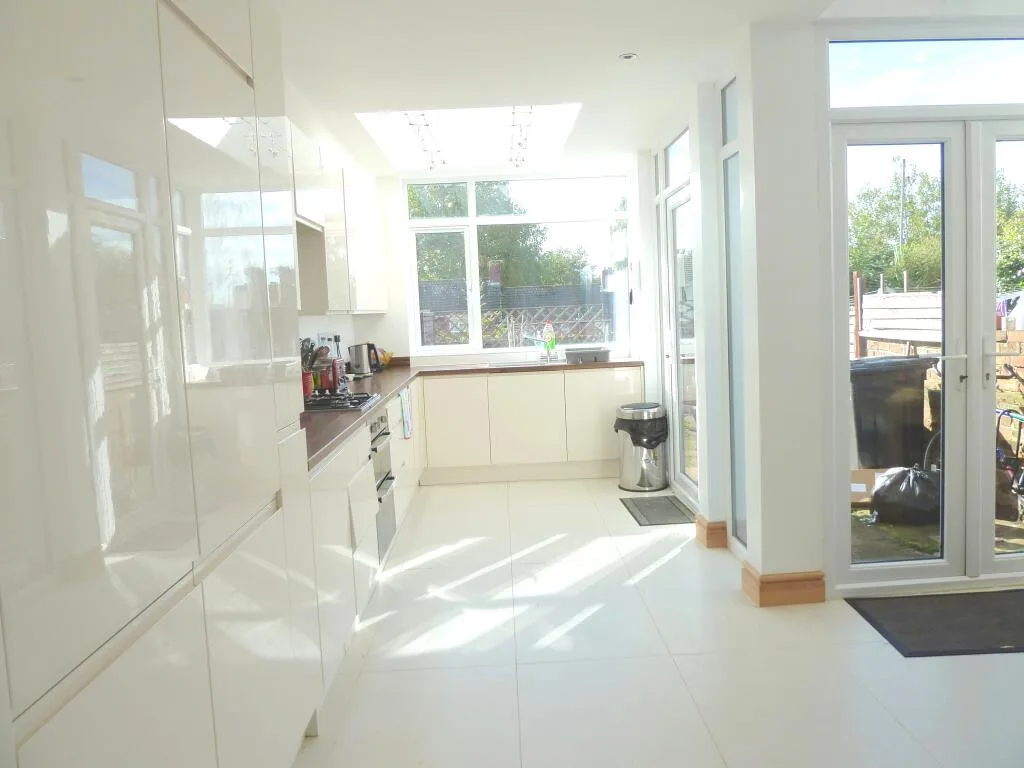 5 bedroom terraced house for rent