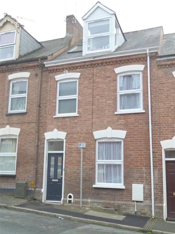 5 bedroom terraced house for rent
