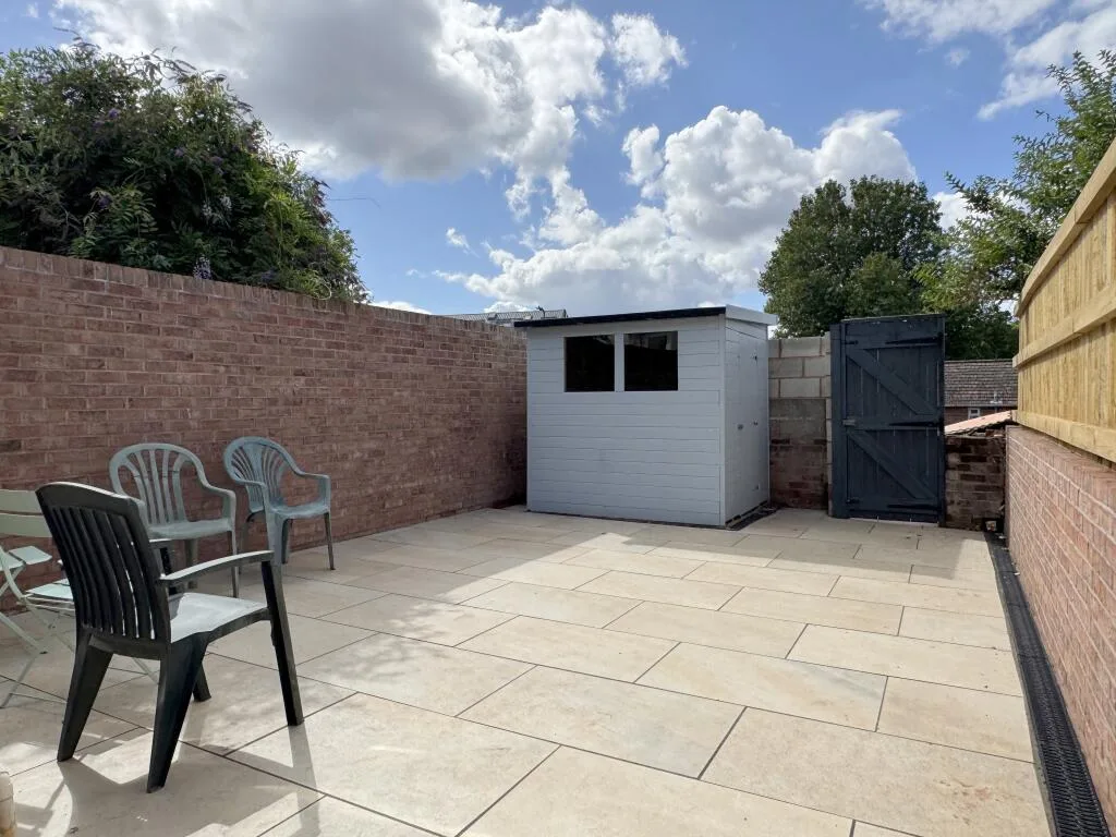 5 bedroom terraced house for rent