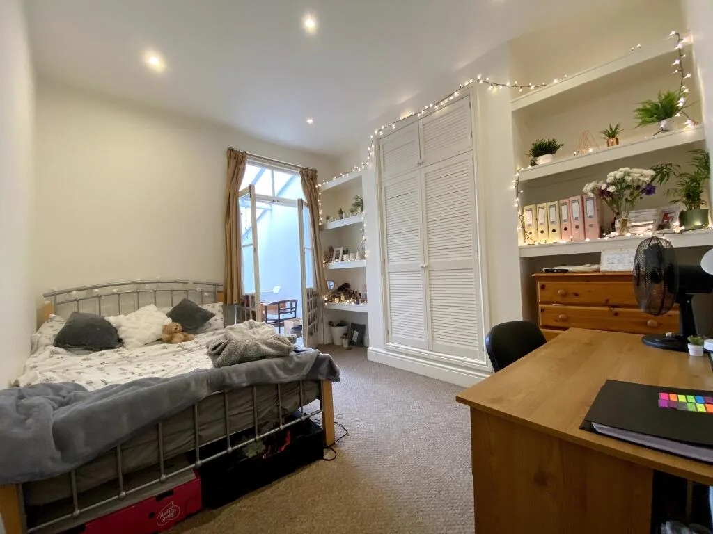 5 bedroom terraced house for rent