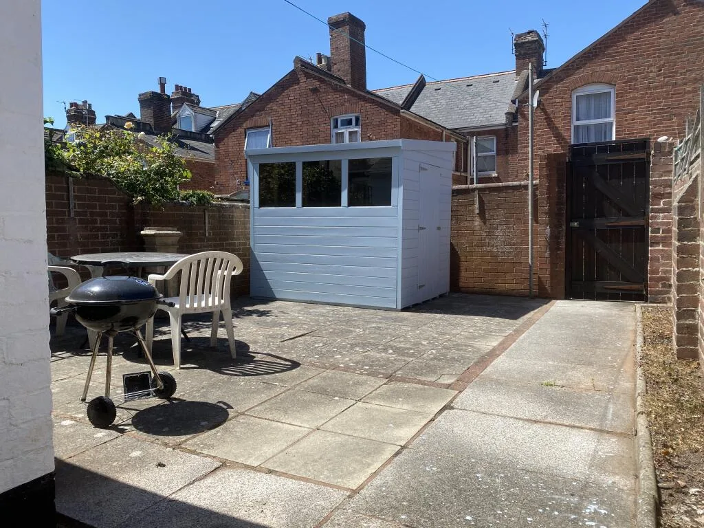 5 bedroom terraced house for rent