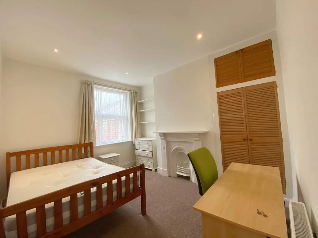 5 bedroom terraced house for rent