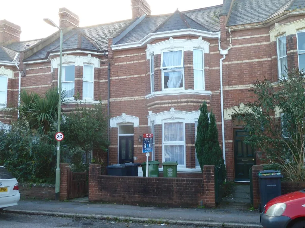 5 bedroom terraced house for rent