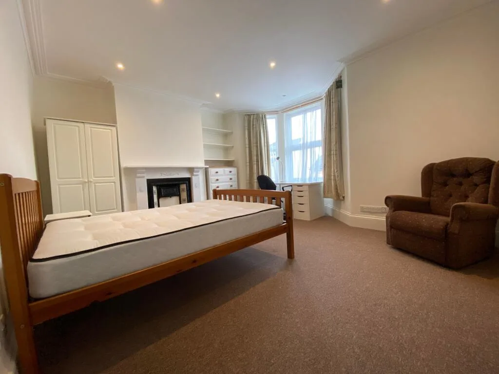 5 bedroom terraced house for rent