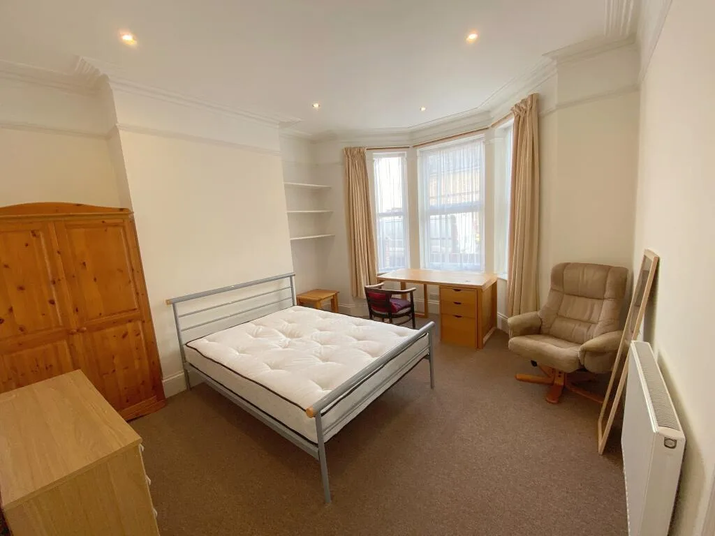 5 bedroom terraced house for rent