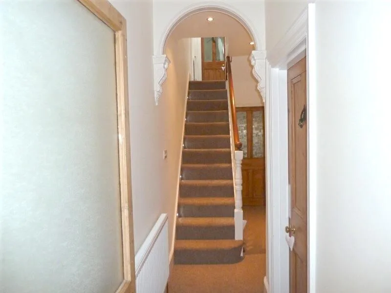 5 bedroom terraced house for rent