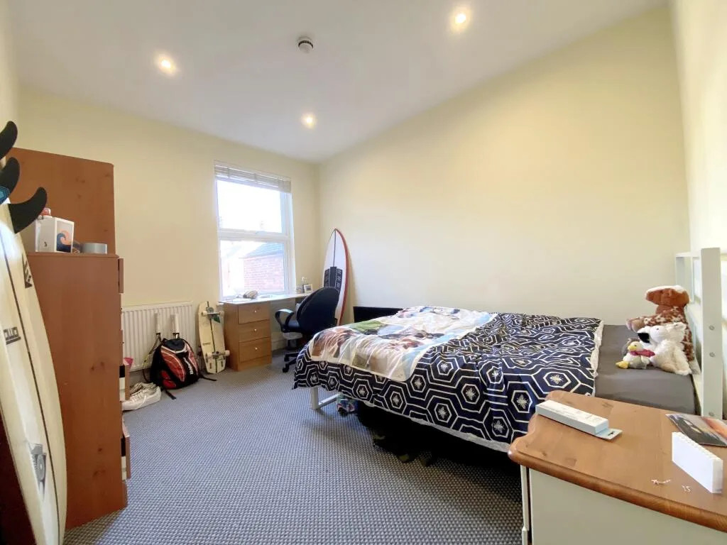6 bedroom terraced house for rent