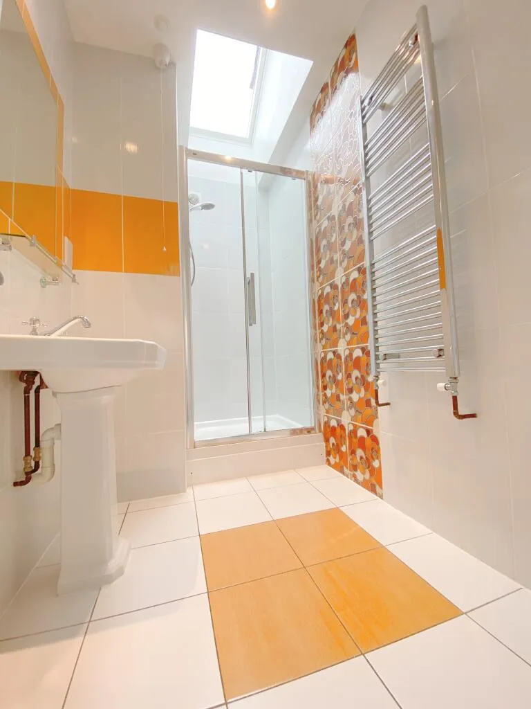 6 bedroom terraced house for rent