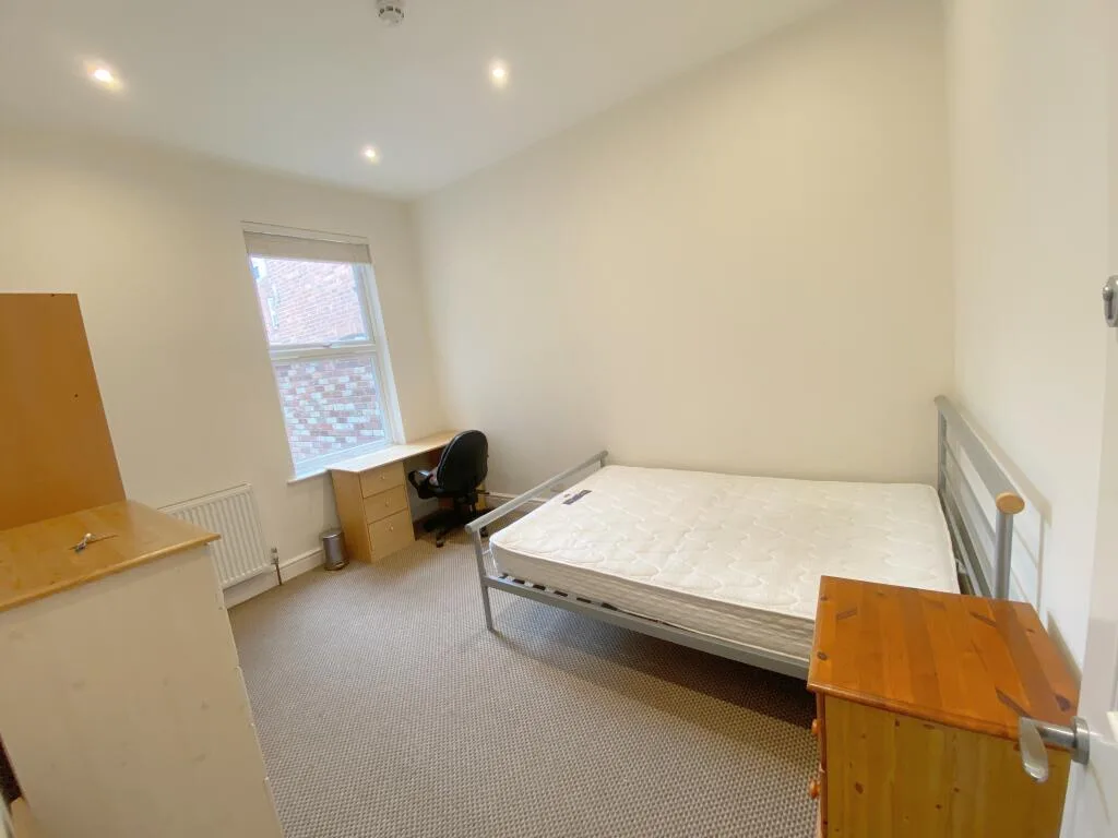 6 bedroom terraced house for rent