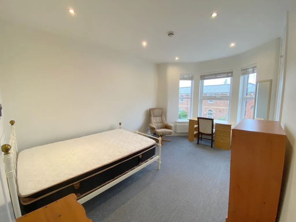 6 bedroom terraced house for rent