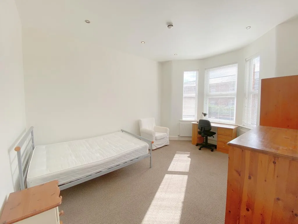 6 bedroom terraced house for rent