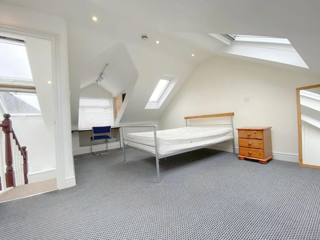 6 bedroom terraced house for rent