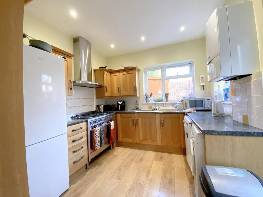 6 bedroom terraced house for rent