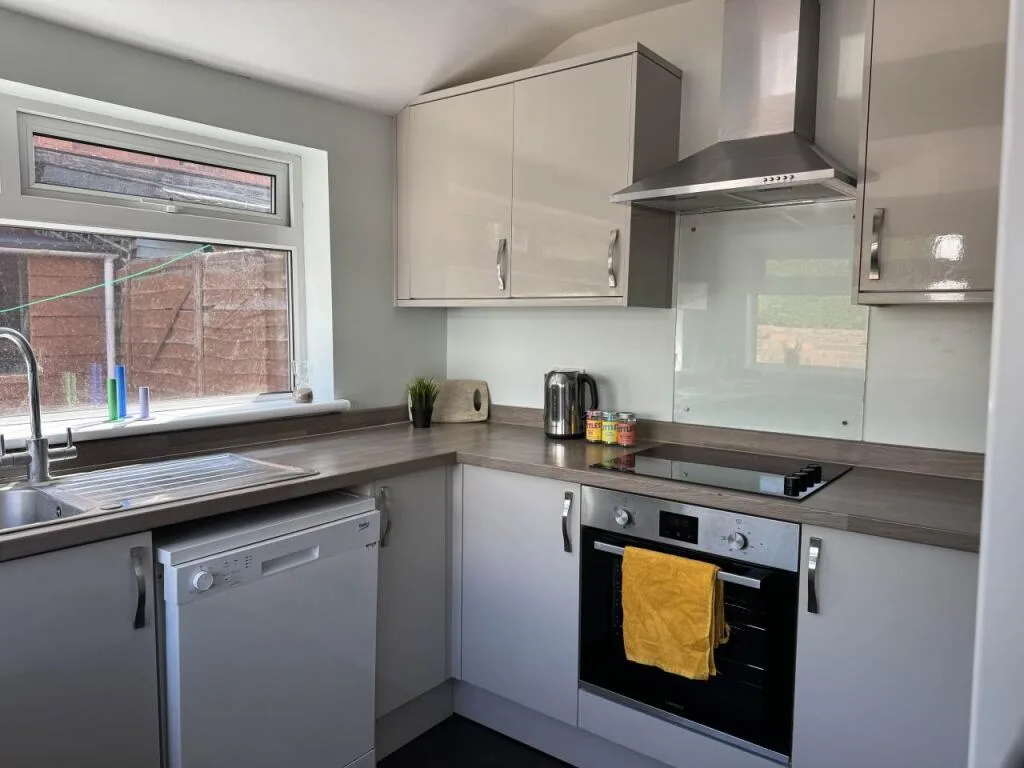 6 bedroom house for rent