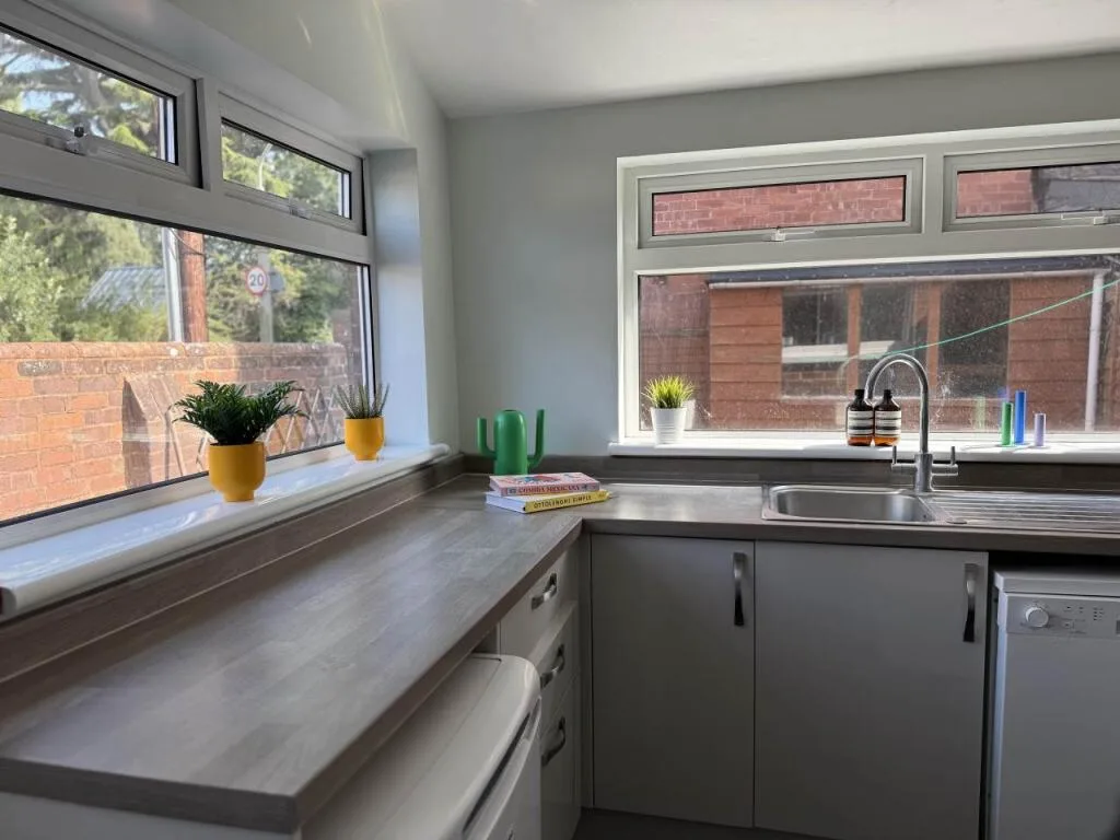 6 bedroom house for rent