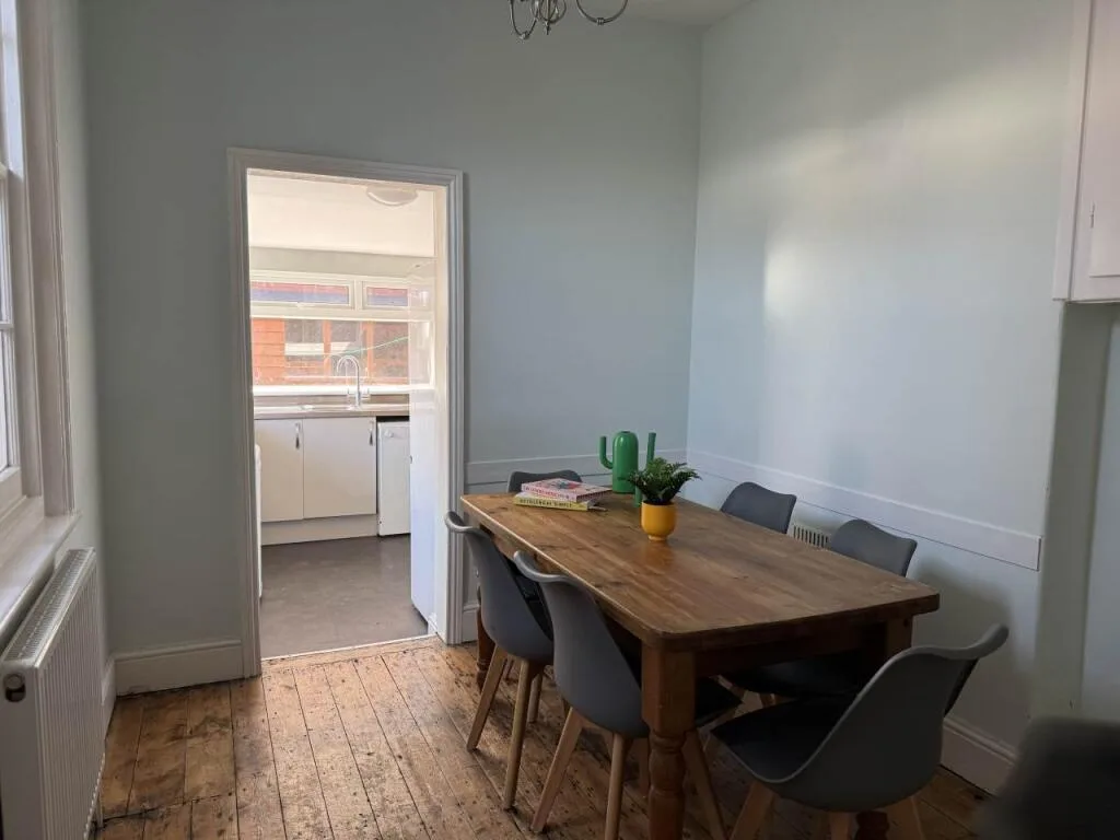 6 bedroom house for rent