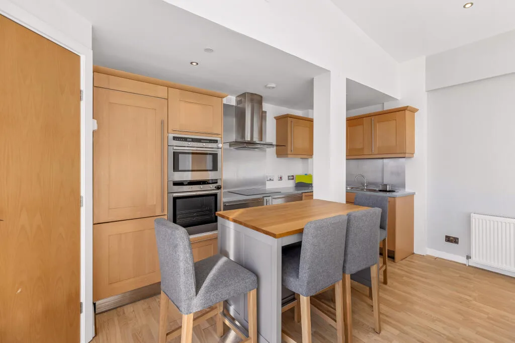 2 bedroom penthouse for rent