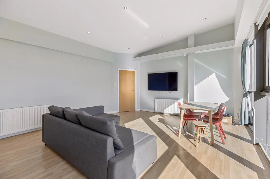2 bedroom penthouse for rent