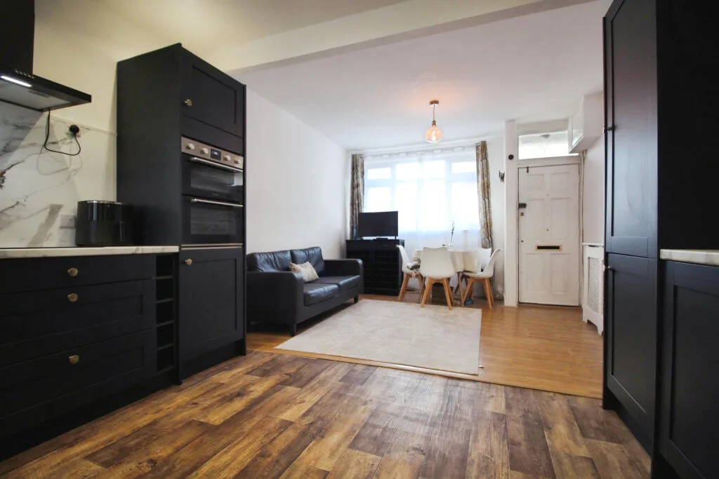 2 bedroom end of terrace house for rent