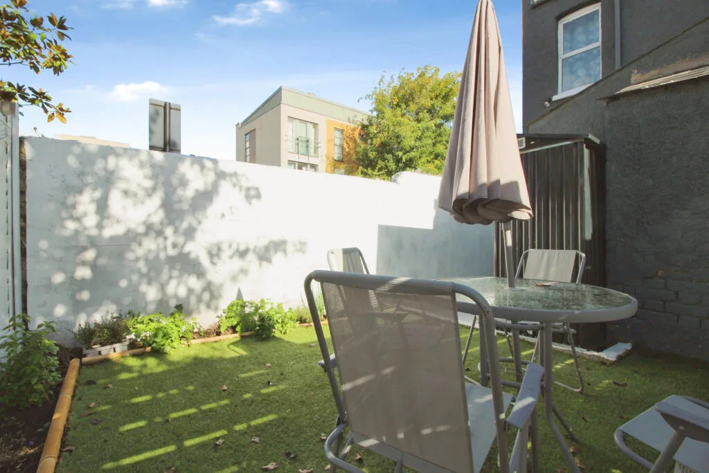 2 bedroom end of terrace house for rent
