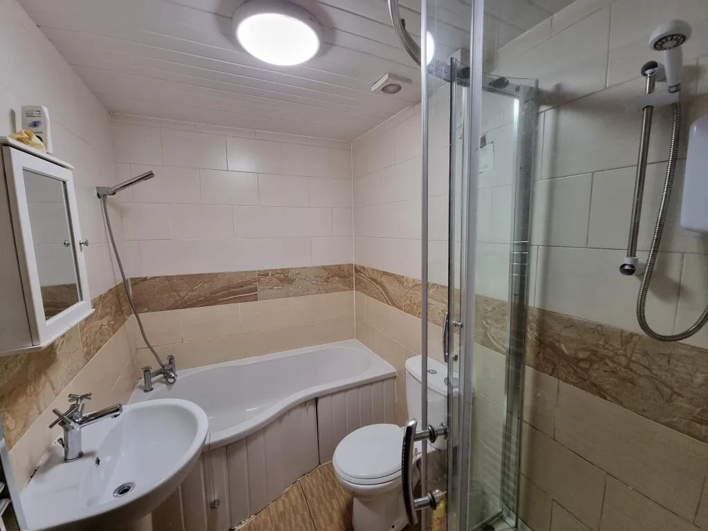 8 bedroom terraced house for rent