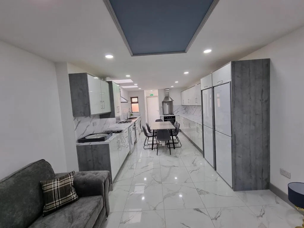 8 bedroom terraced house for rent