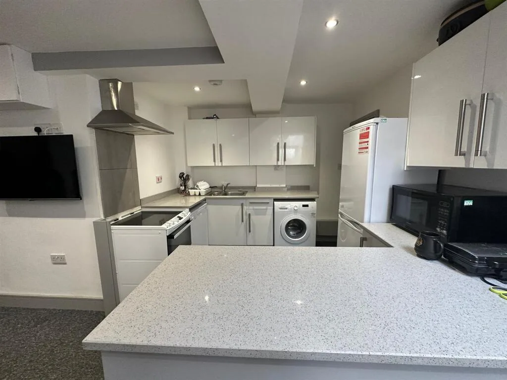 4 bedroom apartment for rent