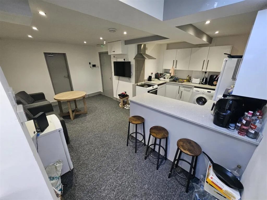 4 bedroom apartment for rent