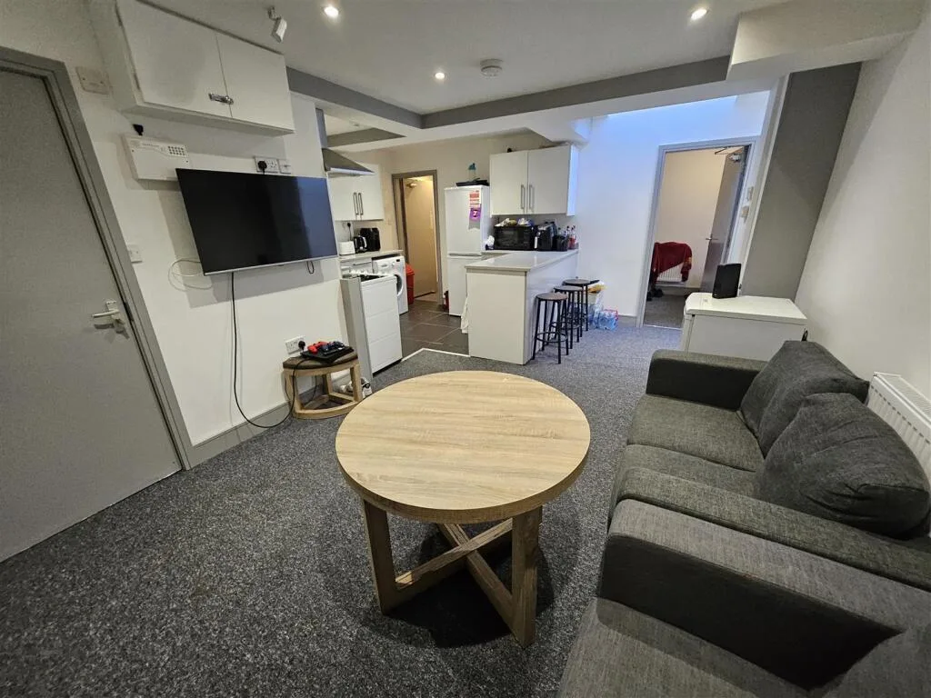 4 bedroom apartment for rent
