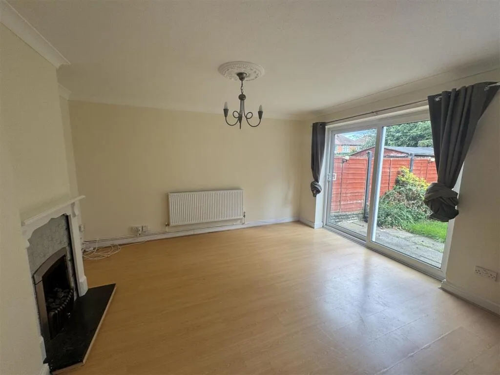 2 bedroom maisonette for rent