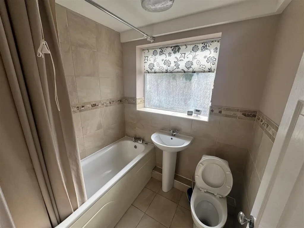 2 bedroom maisonette for rent