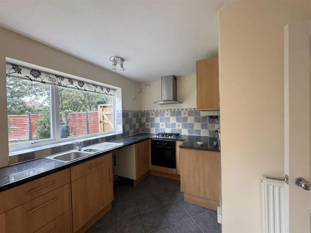 2 bedroom maisonette for rent