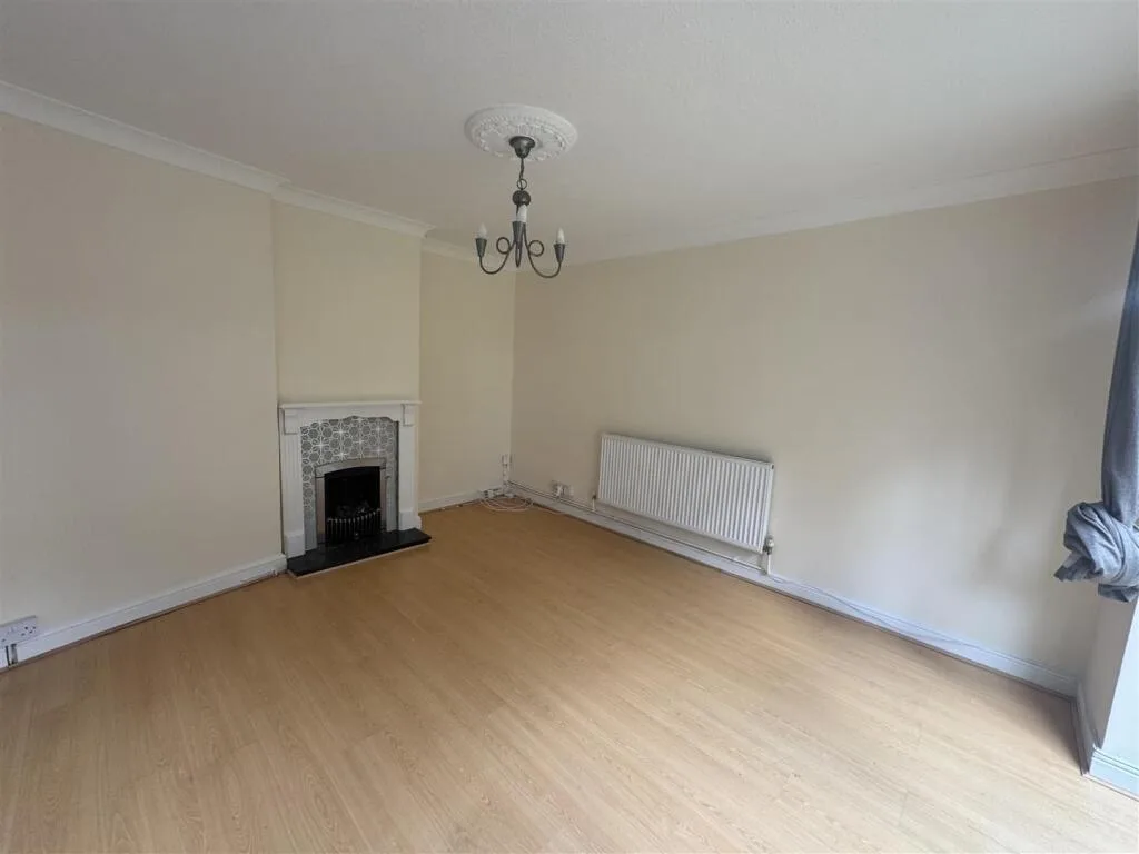 2 bedroom maisonette for rent