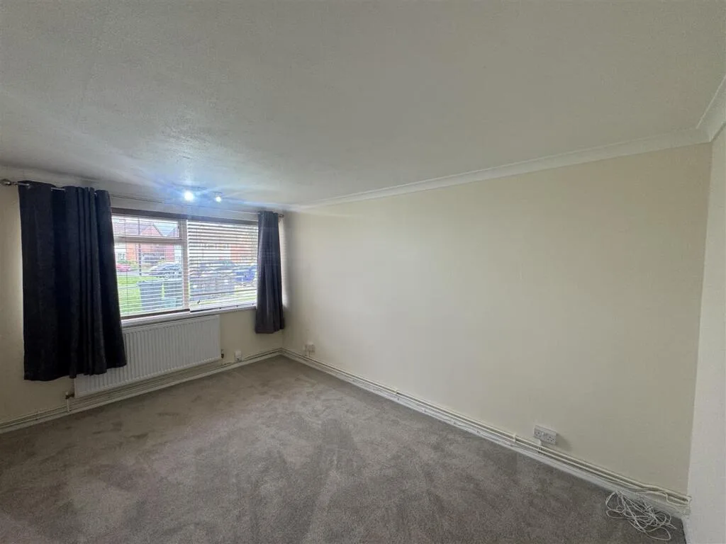 2 bedroom maisonette for rent