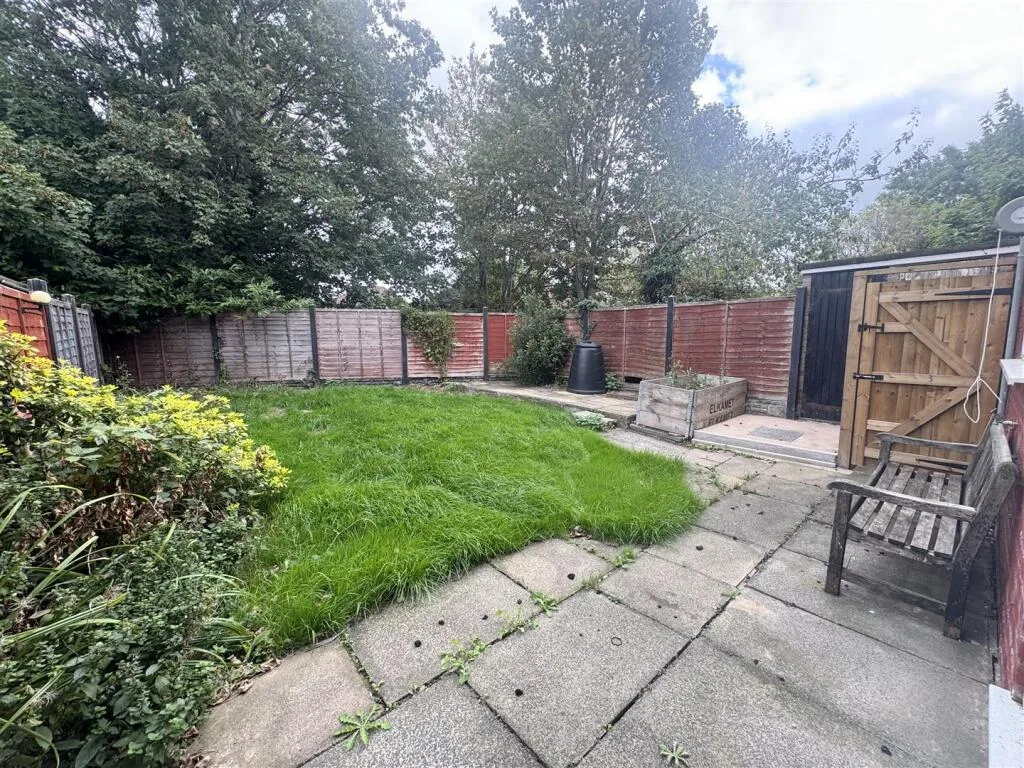 2 bedroom maisonette for rent