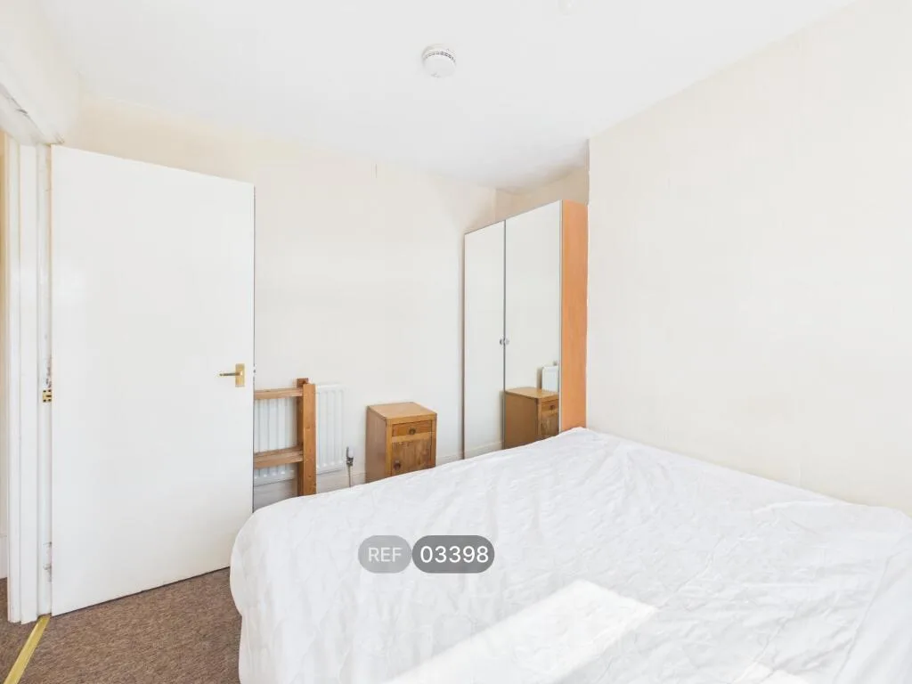 5 bedroom terraced house for rent