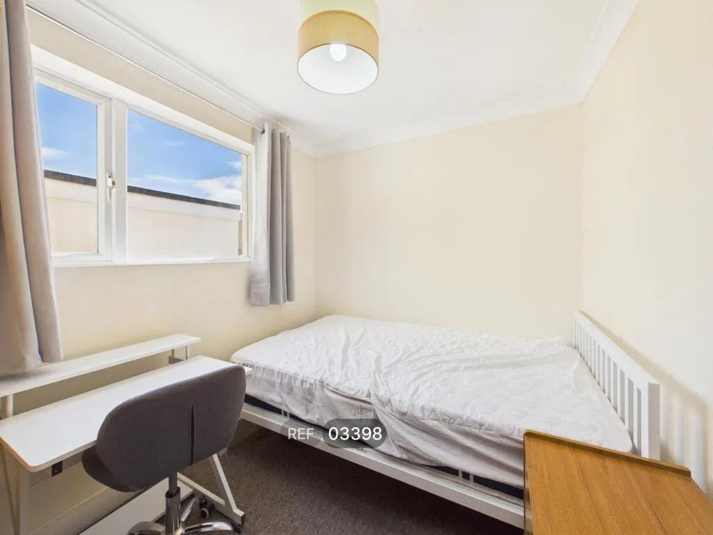 5 bedroom terraced house for rent