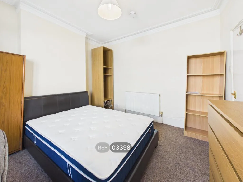 5 bedroom terraced house for rent