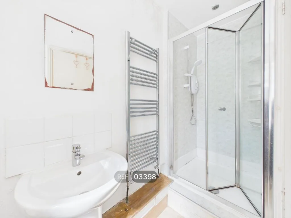 5 bedroom terraced house for rent