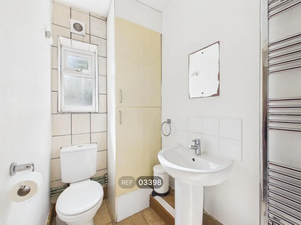 5 bedroom terraced house for rent