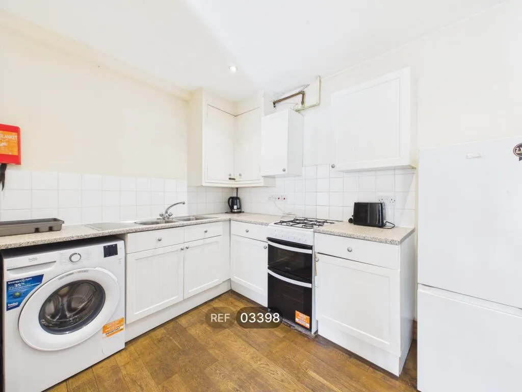 5 bedroom terraced house for rent