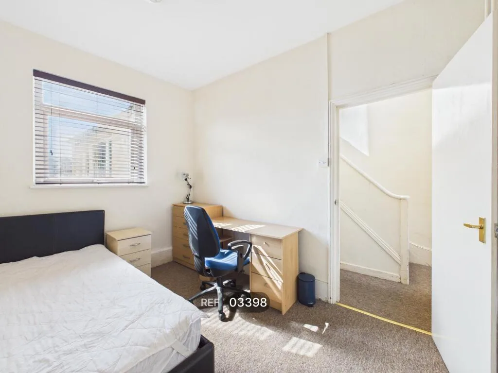 5 bedroom terraced house for rent
