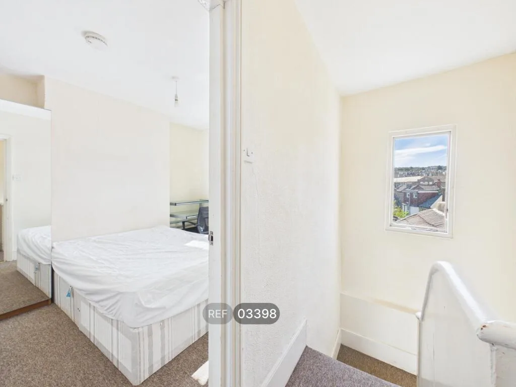 5 bedroom terraced house for rent