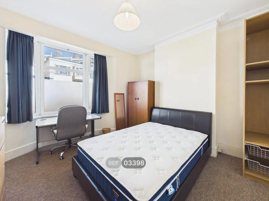 5 bedroom terraced house for rent