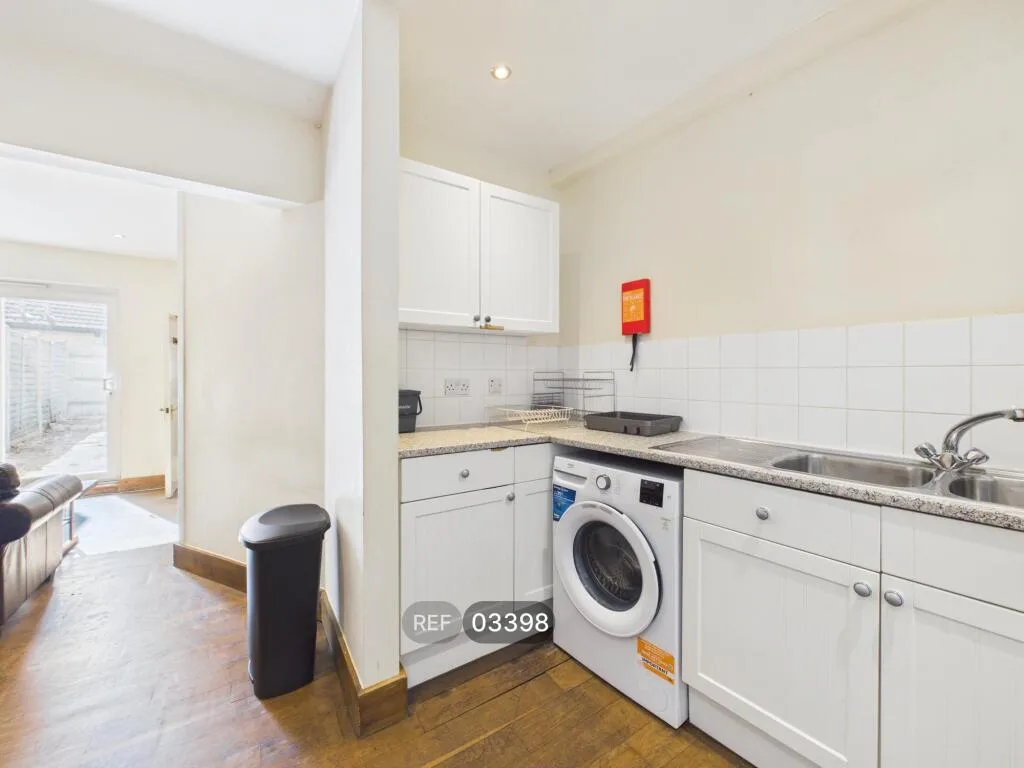 5 bedroom terraced house for rent