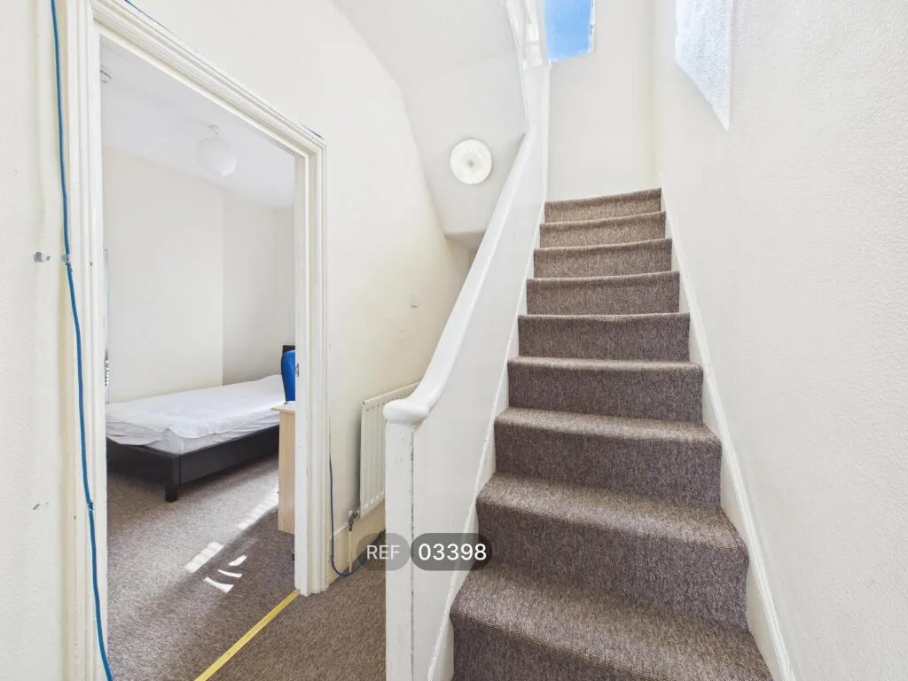 5 bedroom terraced house for rent
