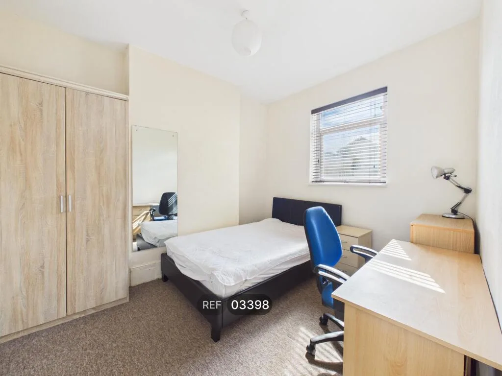 5 bedroom terraced house for rent