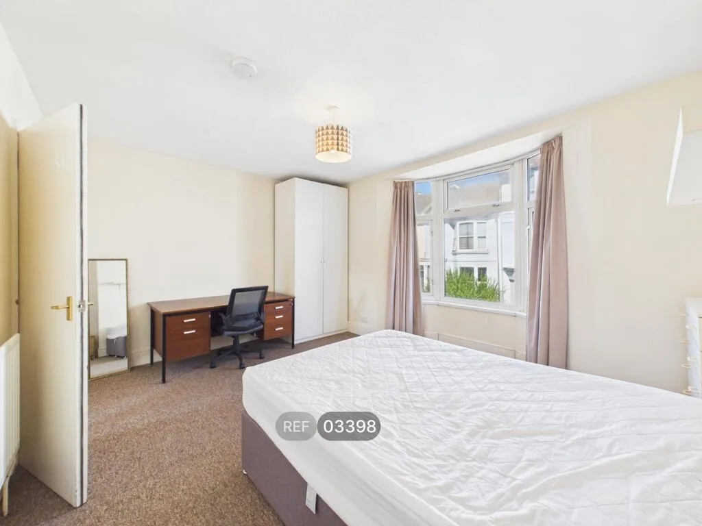 5 bedroom terraced house for rent